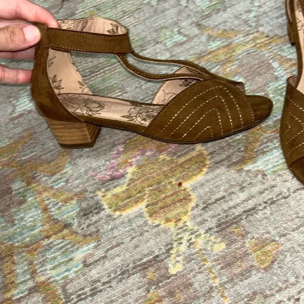 Joyfolie brown dress heels sz 2